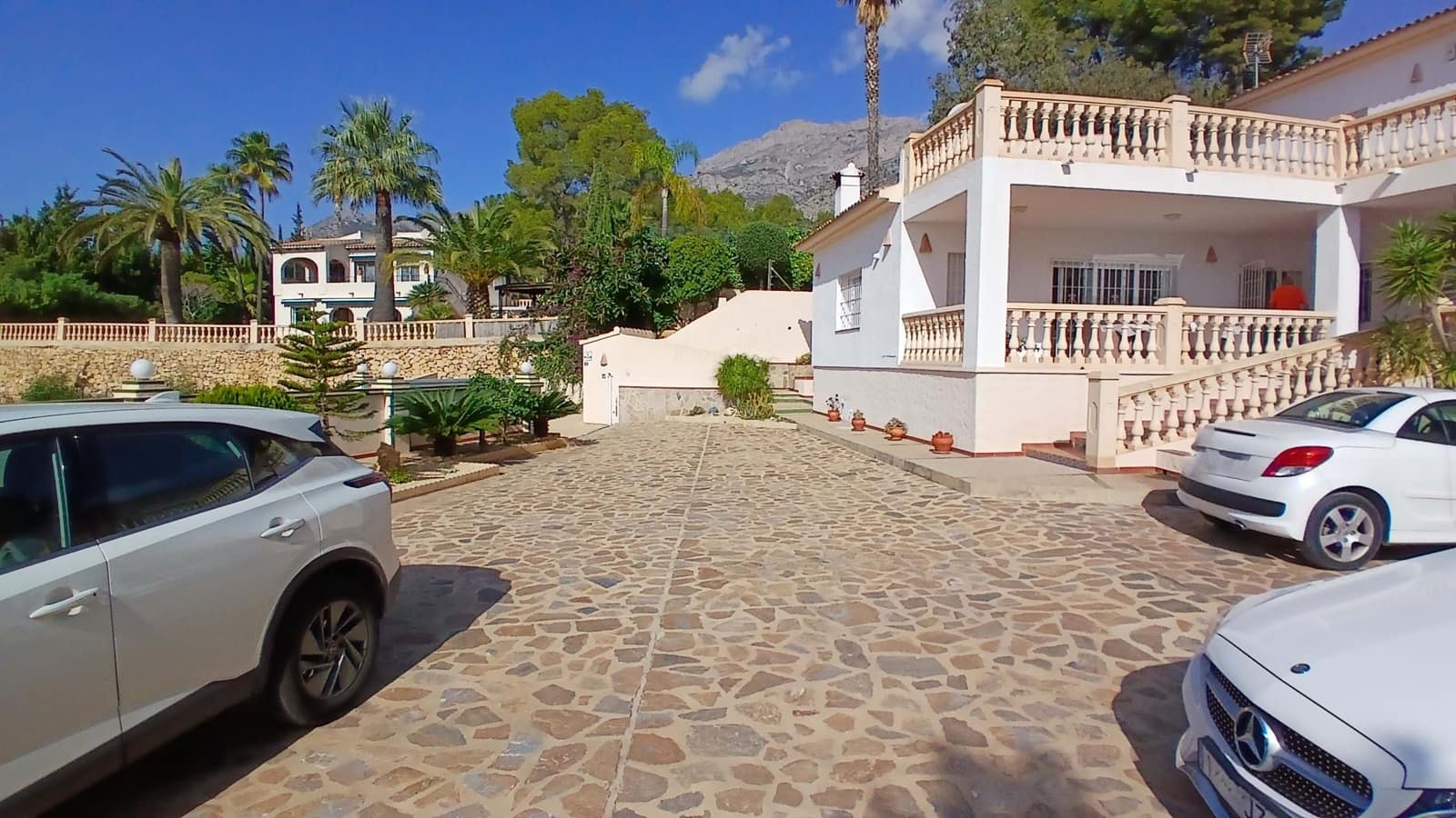 3 bedroom Villa for sale in Altea with pool garage - € 795,000 (Ref: 8625419)