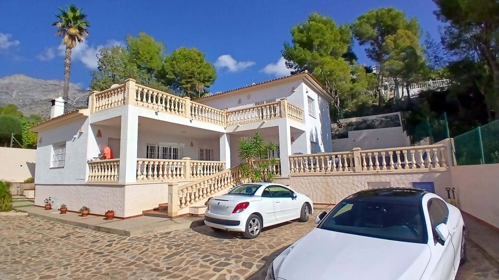 3 bedroom Villa for sale in Altea with pool garage - € 795,000 (Ref: 8625419)