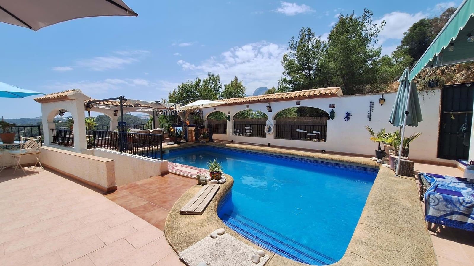 4 soveværelse Villa til salg i Callosa d'En Sarria med swimmingpool - € 470.000 (Ref: 8744685)