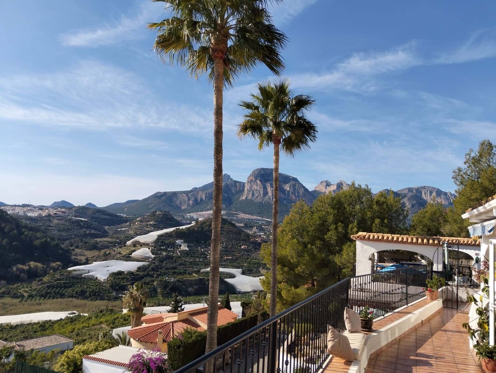 4 soveværelse Villa til salg i Callosa d'En Sarria med swimmingpool - € 470.000 (Ref: 8744685)