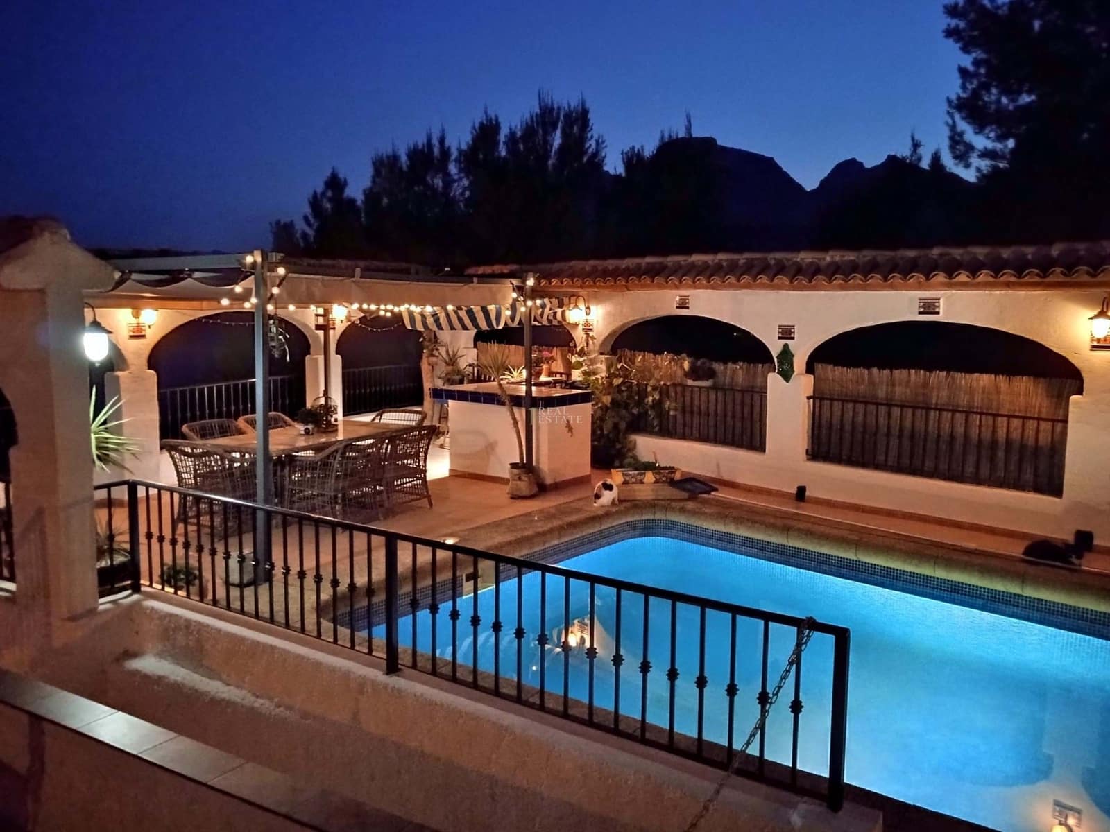 4 soveværelse Villa til salg i Callosa d'En Sarria med swimmingpool - € 470.000 (Ref: 8744685)