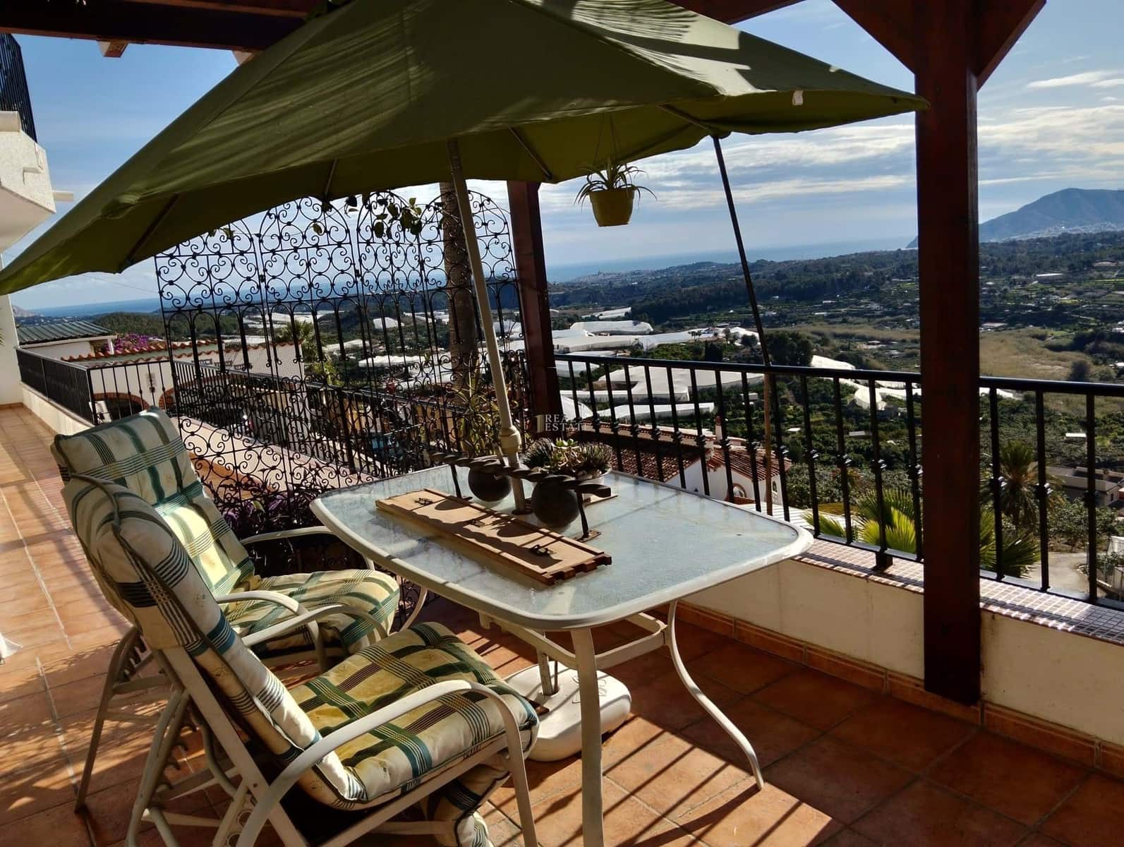 4 soveværelse Villa til salg i Callosa d'En Sarria med swimmingpool - € 470.000 (Ref: 8744685)