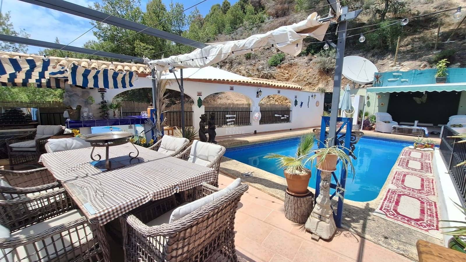 4 soveværelse Villa til salg i Callosa d'En Sarria med swimmingpool - € 470.000 (Ref: 8744685)