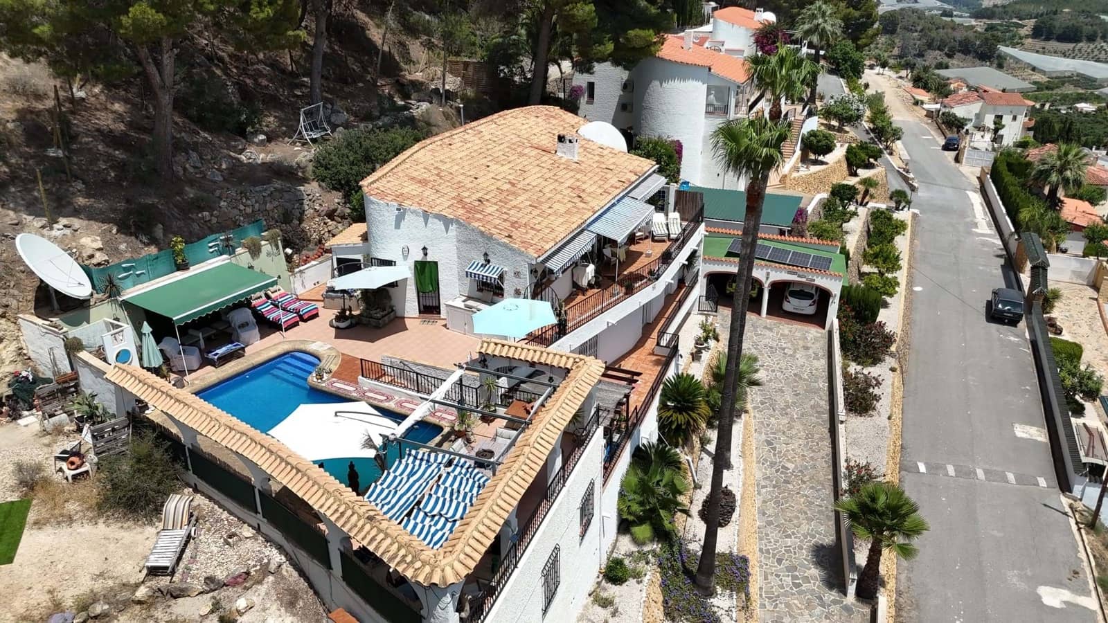 4 soveværelse Villa til salg i Callosa d'En Sarria med swimmingpool - € 470.000 (Ref: 8744685)