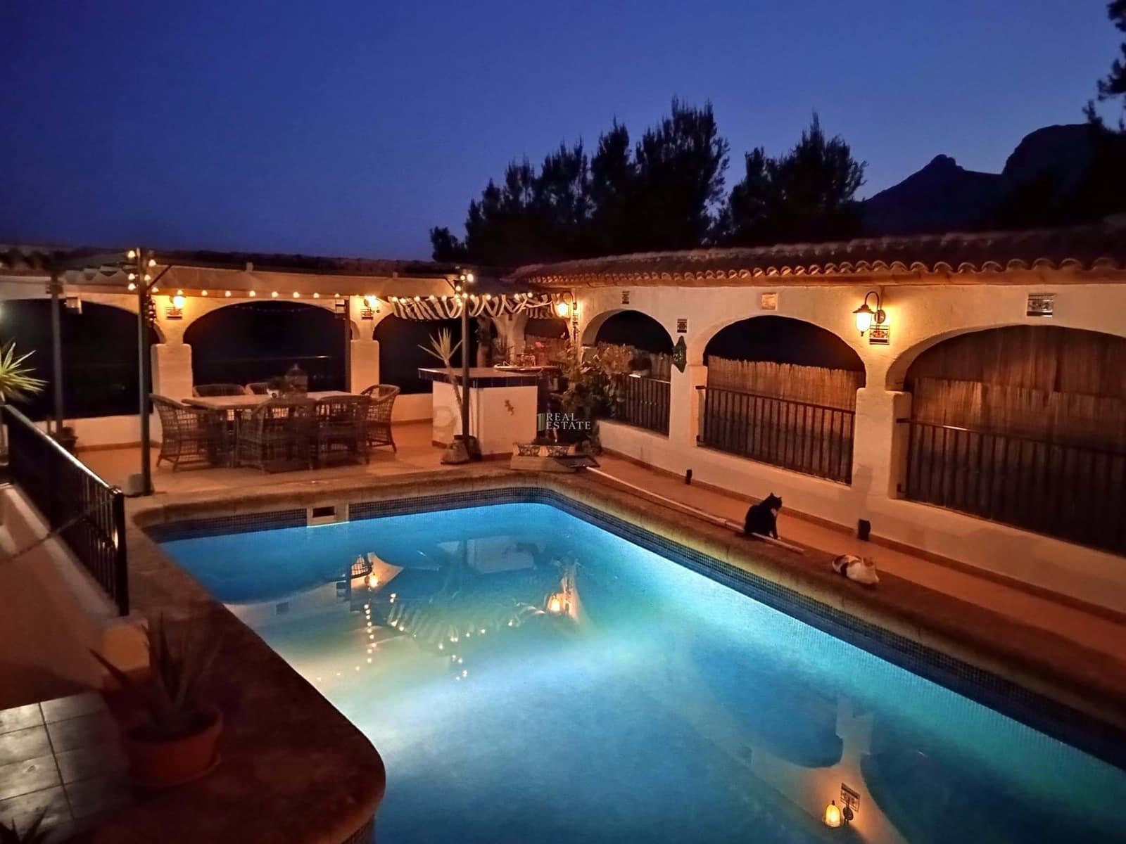 4 soveværelse Villa til salg i Callosa d'En Sarria med swimmingpool - € 470.000 (Ref: 8744685)