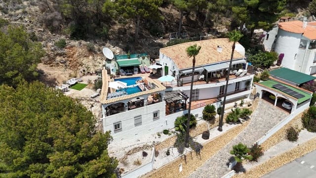 4 quarto Moradia para venda em Callosa d'En Sarrià com piscina - 470 000 € (Ref: 8744685)