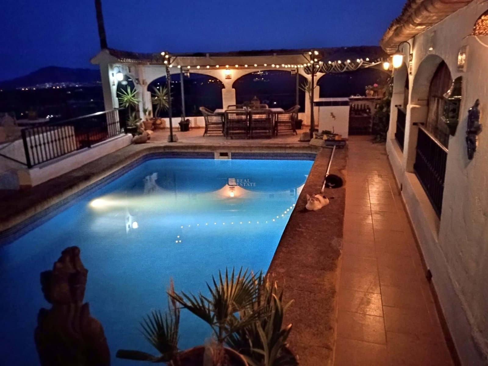 4 soveværelse Villa til salg i Callosa d'En Sarria med swimmingpool - € 470.000 (Ref: 8744685)