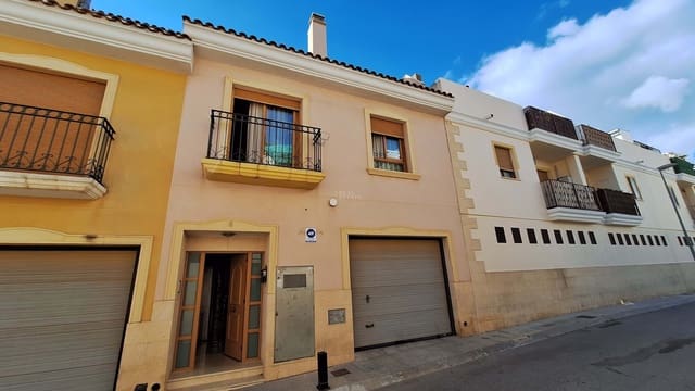 Casa de 4 habitaciones en La Nucia en venta con garaje - 307.000 € (Ref: 8744773)