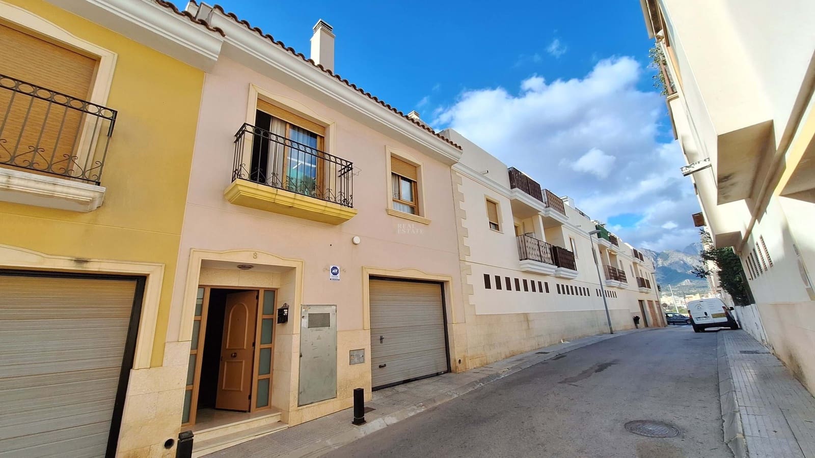 4 bedroom Townhouse for sale in La Nucia with garage - € 307,000 (Ref: 8744773)