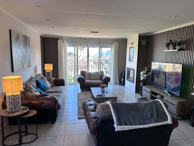 Chalet de 6 habitaciones en Alfaz del Pi / L'Alfàs del Pi en venta con piscina - 725.000 € (Ref: 8764524)