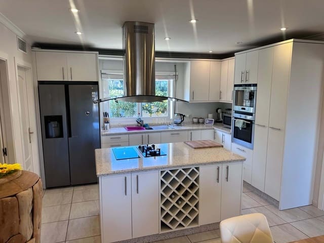 Chalet de 6 habitaciones en Alfaz del Pi / L'Alfàs del Pi en venta con piscina - 725.000 € (Ref: 8764524)