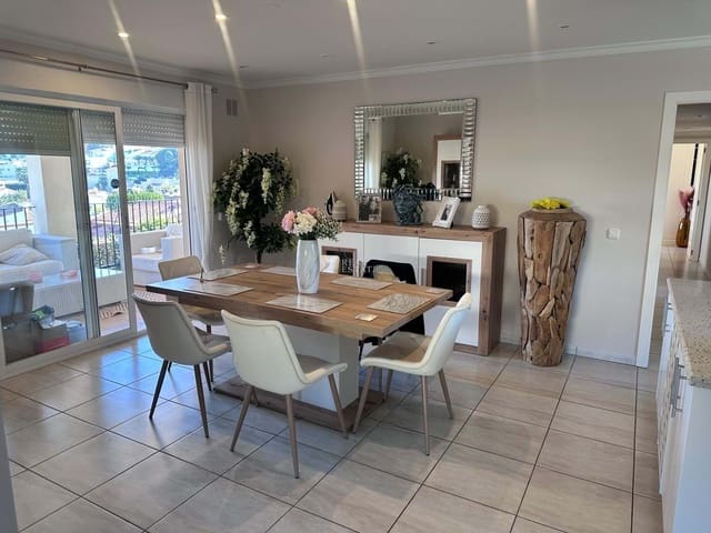 Chalet de 6 habitaciones en Alfaz del Pi / L'Alfàs del Pi en venta con piscina - 725.000 € (Ref: 8764524)