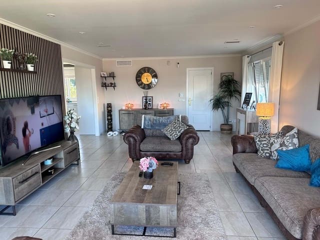 Chalet de 6 habitaciones en Alfaz del Pi / L'Alfàs del Pi en venta con piscina - 725.000 € (Ref: 8764524)