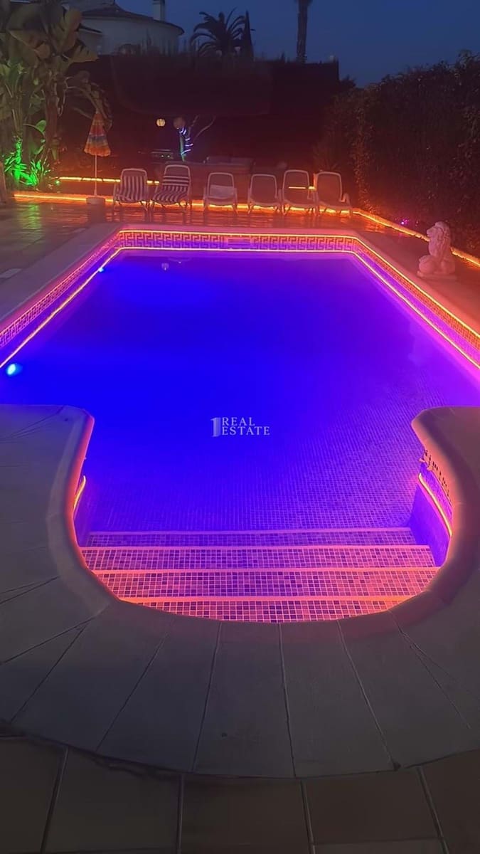 Chalet de 6 habitaciones en Alfaz del Pi / L'Alfàs del Pi en venta con piscina - 725.000 € (Ref: 8764524)