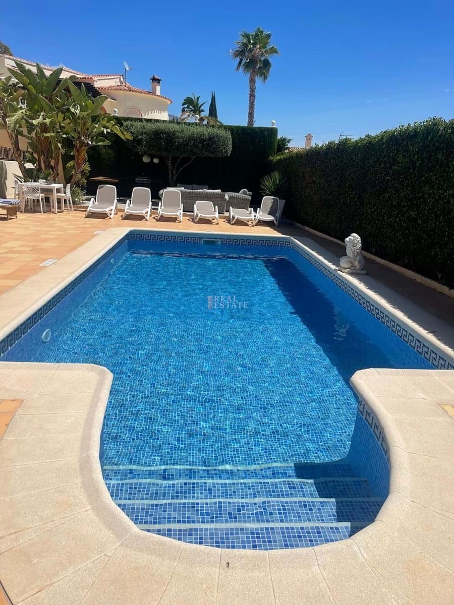 Chalet de 6 habitaciones en Alfaz del Pi / L'Alfàs del Pi en venta con piscina - 725.000 € (Ref: 8764524)