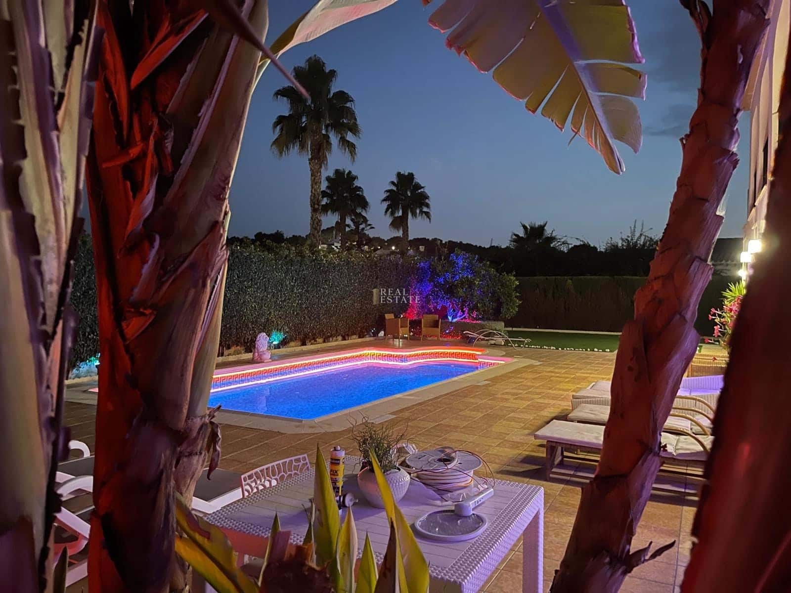 Chalet de 6 habitaciones en Alfaz del Pi / L'Alfàs del Pi en venta con piscina - 725.000 € (Ref: 8764524)