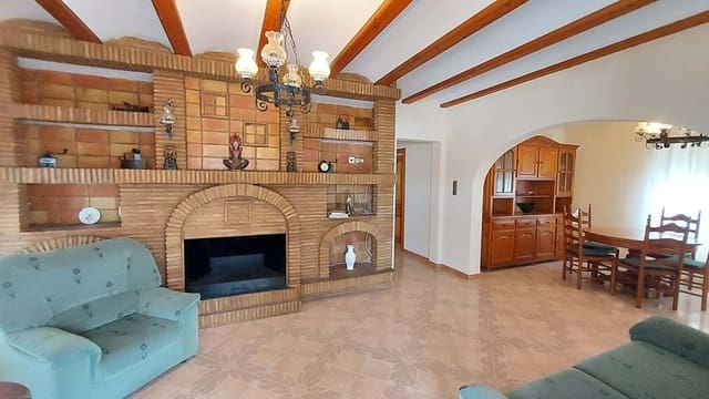 6 soveværelse Villa til salg i Oliva med swimmingpool garage - € 550.000 (Ref: 8769406)