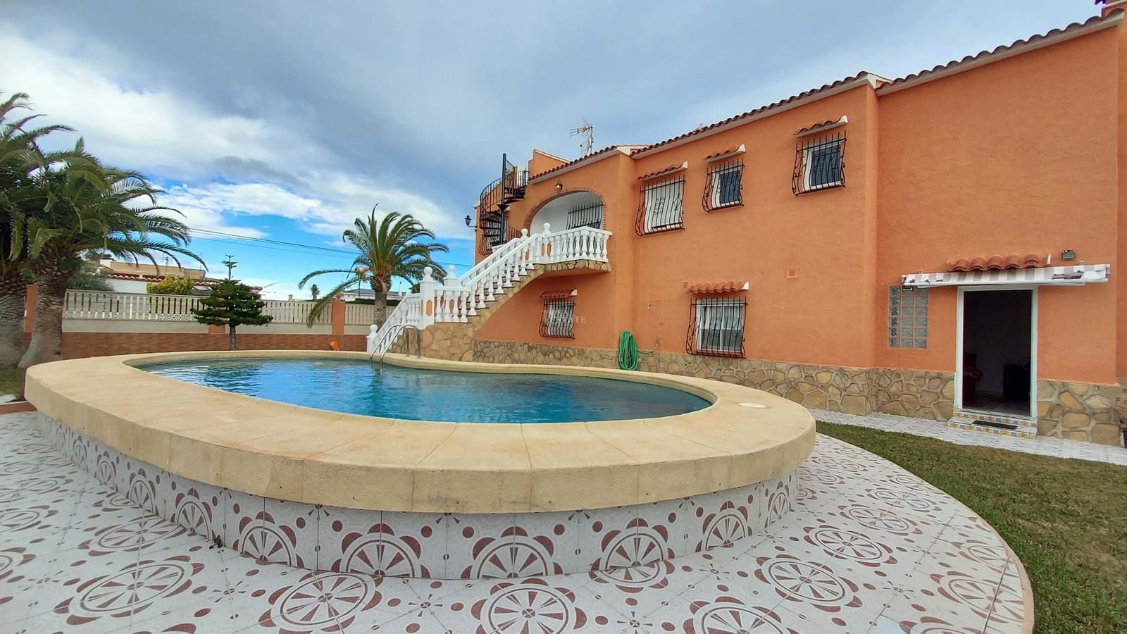 6 quarto Moradia para venda em Oliva com piscina garagem - 550 000 € (Ref: 8769406)