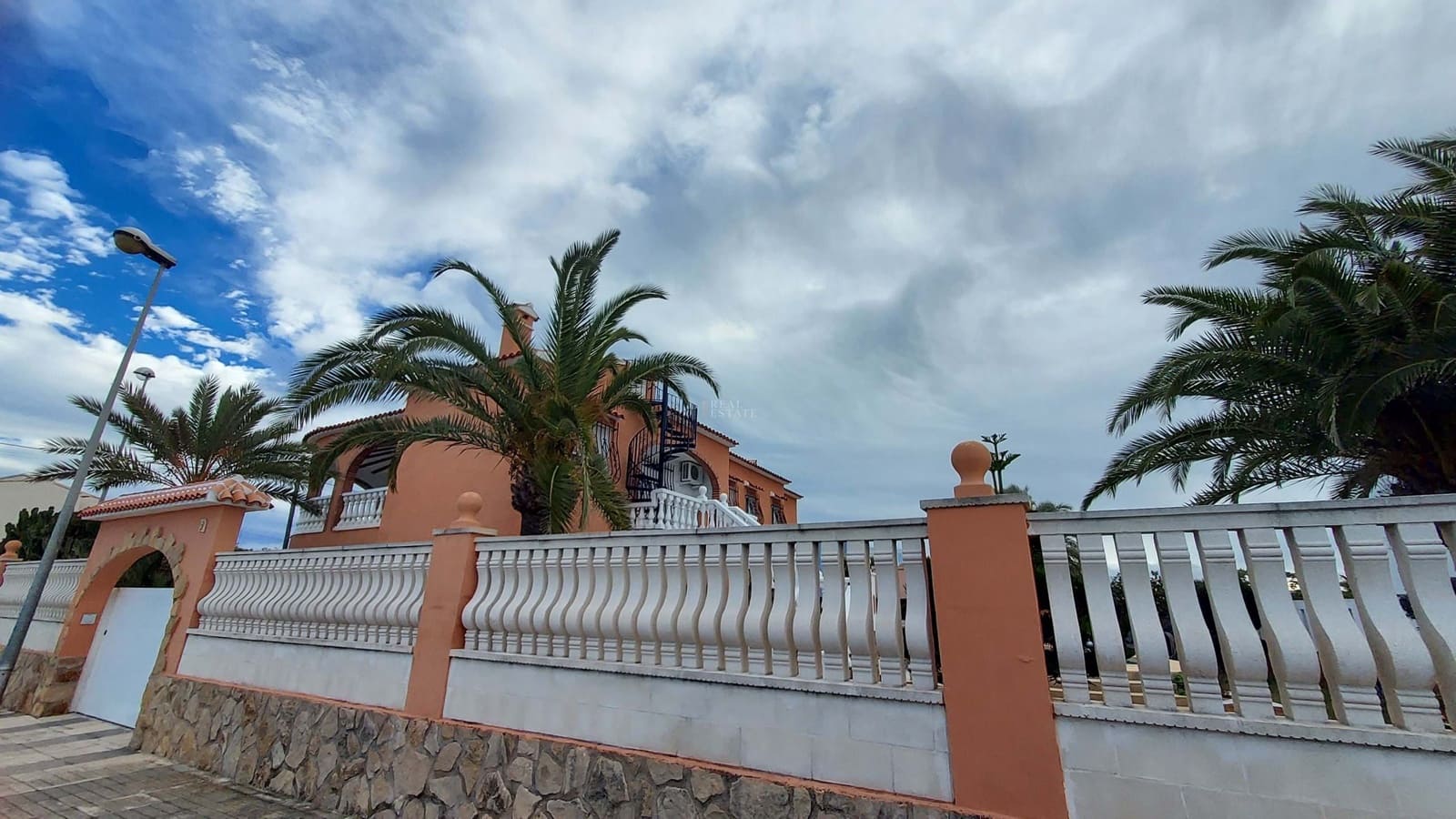 6 quarto Moradia para venda em Oliva com piscina garagem - 550 000 € (Ref: 8769406)