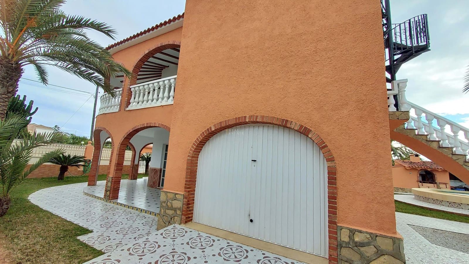 6 quarto Moradia para venda em Oliva com piscina garagem - 550 000 € (Ref: 8769406)