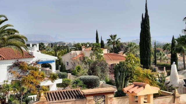 Chalet de 4 habitaciones en Alfaz del Pi / L'Alfàs del Pi en venta con piscina garaje - 725.000 € (Ref: 8821636)