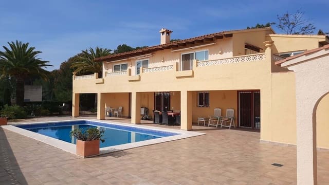 Chalet de 4 habitaciones en Alfaz del Pi / L'Alfàs del Pi en venta con piscina garaje - 725.000 € (Ref: 8821636)