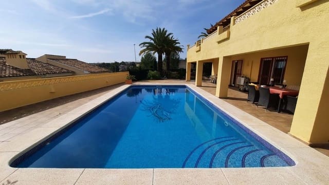 Chalet de 4 habitaciones en Alfaz del Pi / L'Alfàs del Pi en venta con piscina garaje - 725.000 € (Ref: 8821636)