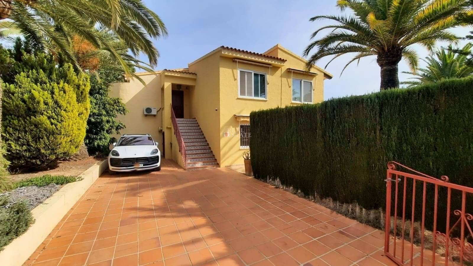 4 bedroom Villa for sale in Alfaz del Pi / L'Alfas del Pi with pool garage - € 725,000 (Ref: 8821636)
