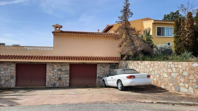 Chalet de 4 habitaciones en Alfaz del Pi / L'Alfàs del Pi en venta con piscina garaje - 725.000 € (Ref: 8821636)