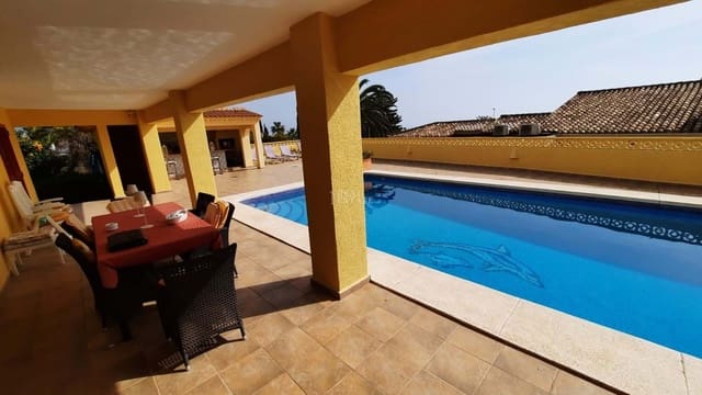 Chalet de 4 habitaciones en Alfaz del Pi / L'Alfàs del Pi en venta con piscina garaje - 725.000 € (Ref: 8821636)