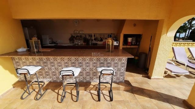 Chalet de 4 habitaciones en Alfaz del Pi / L'Alfàs del Pi en venta con piscina garaje - 725.000 € (Ref: 8821636)