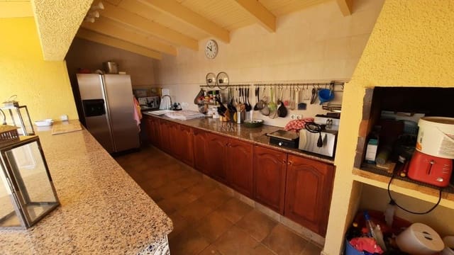 Chalet de 4 habitaciones en Alfaz del Pi / L'Alfàs del Pi en venta con piscina garaje - 725.000 € (Ref: 8821636)