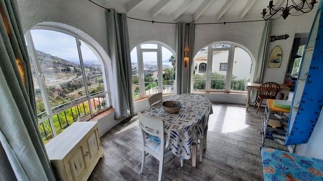 5 bedroom Villa for sale in Calpe / Calp with pool garage - € 635,000 (Ref: 8912264)