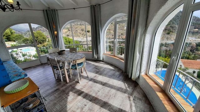 5 bedroom Villa for sale in Calpe / Calp with pool garage - € 635,000 (Ref: 8912264)