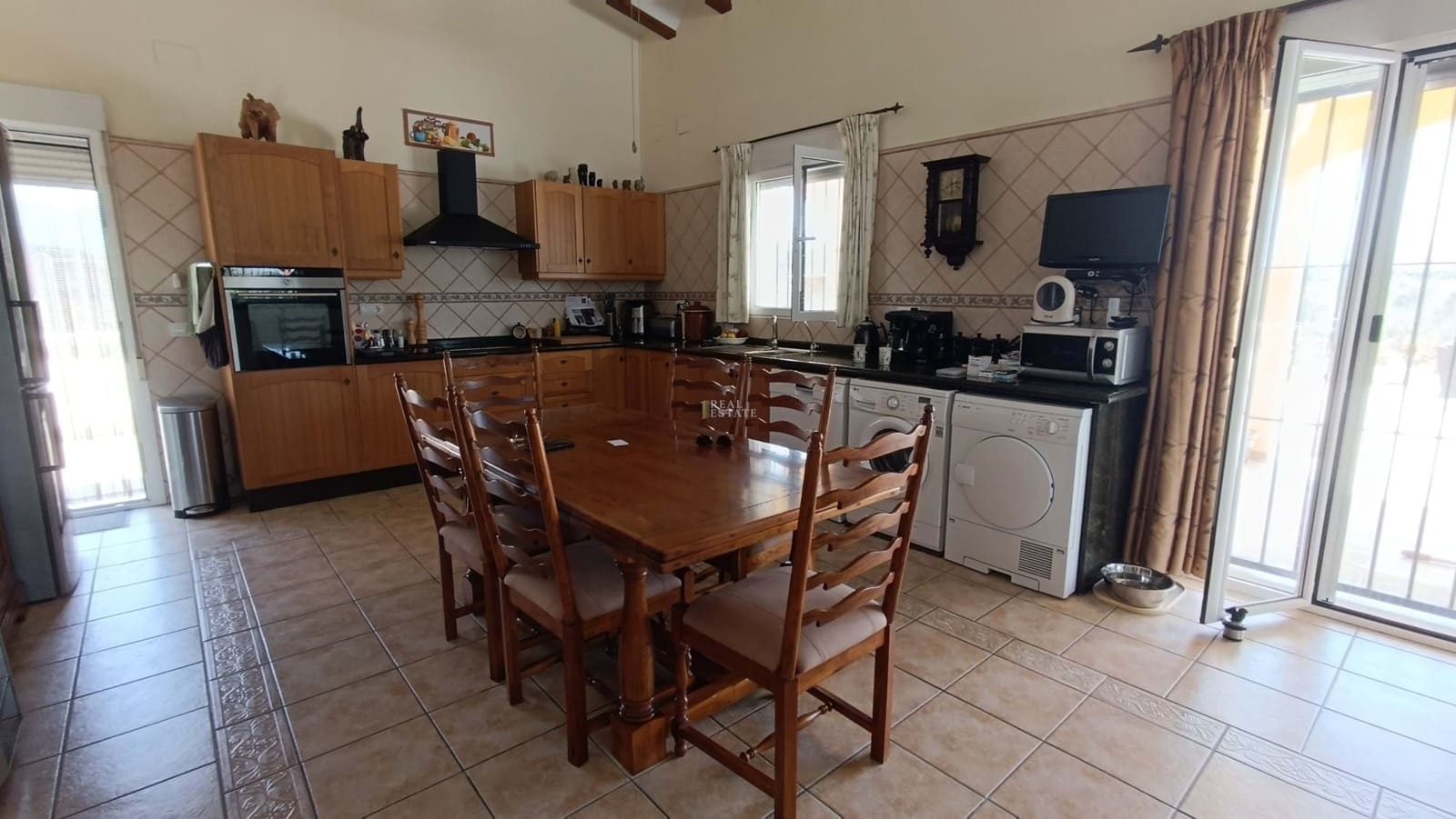 3 soverom Villa til salgs i Bufali med svømmebasseng - € 395 000 (Ref: 8912265)