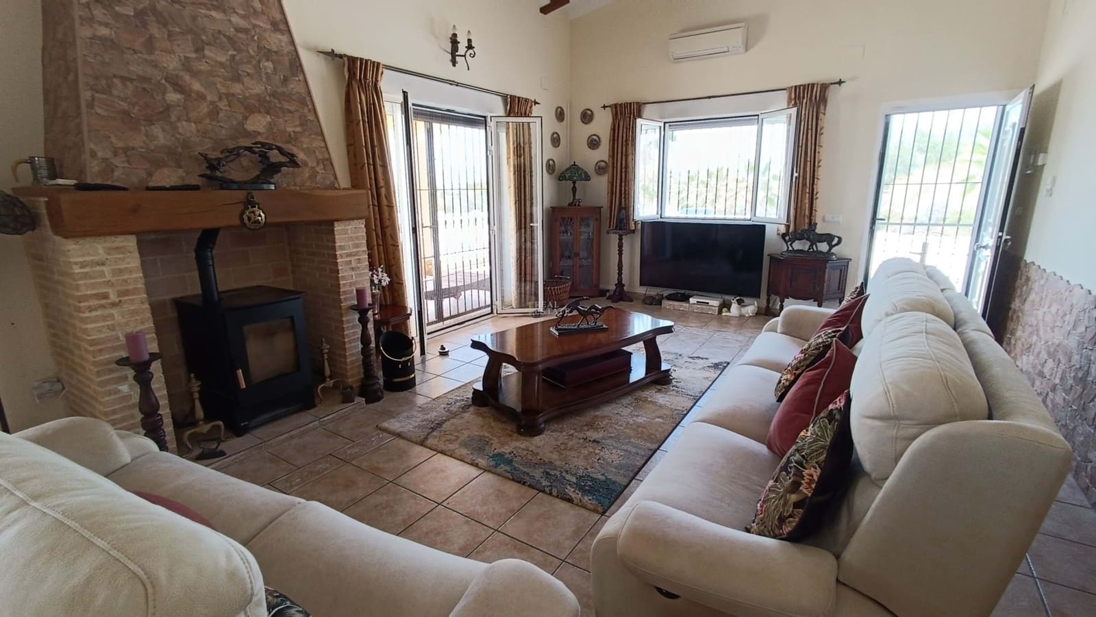 3 soverom Villa til salgs i Bufali med svømmebasseng - € 395 000 (Ref: 8912265)