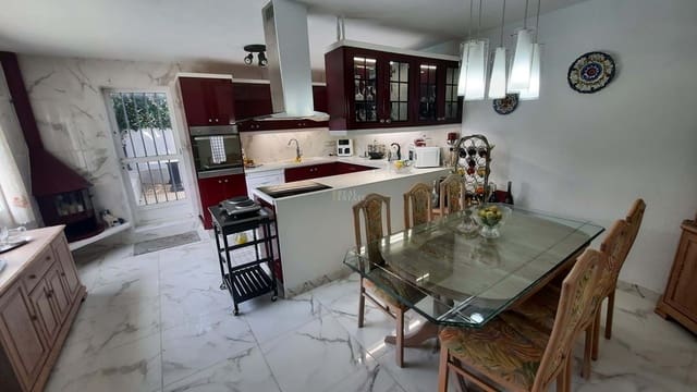 5 bedroom Villa for sale in Alfaz del Pi / L'Alfàs del Pi with pool garage - € 699,950 (Ref: 8913290)