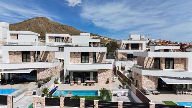 3 bedroom Villa for sale in Finestrat with pool - € 675,000 (Ref: 8939154)