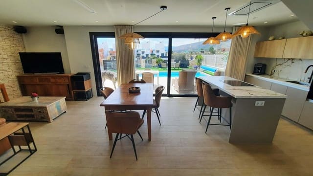 3 bedroom Villa for sale in Finestrat with pool - € 675,000 (Ref: 8939154)