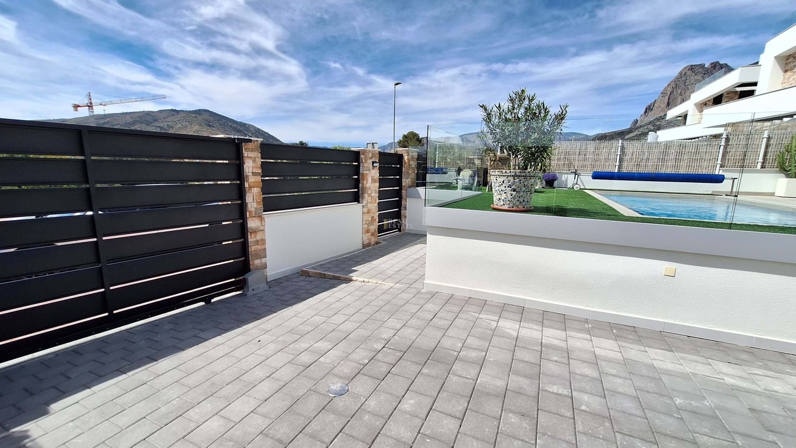 3 bedroom Villa for sale in Finestrat with pool - € 675,000 (Ref: 8939154)