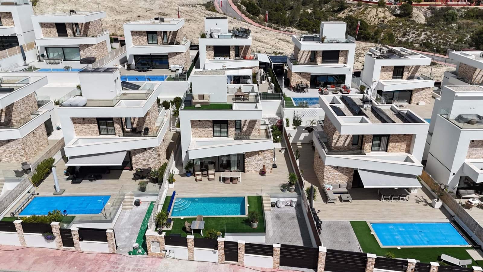 3 bedroom Villa for sale in Finestrat with pool - € 675,000 (Ref: 8939154)