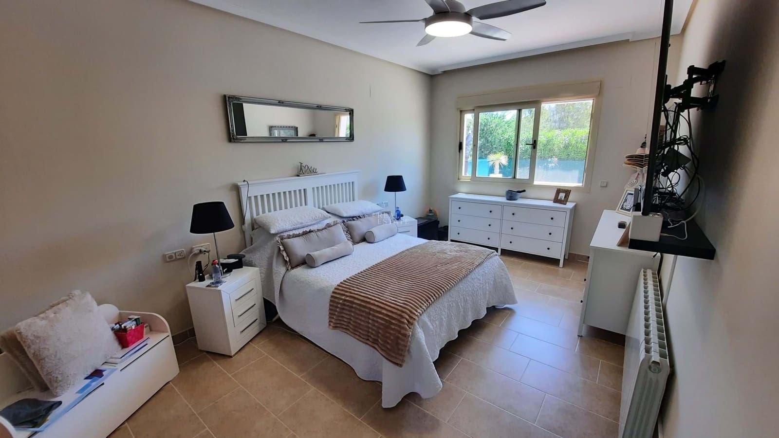 4 bedroom Villa for sale in Calpe / Calp with pool garage - € 899,500 (Ref: 8983821)