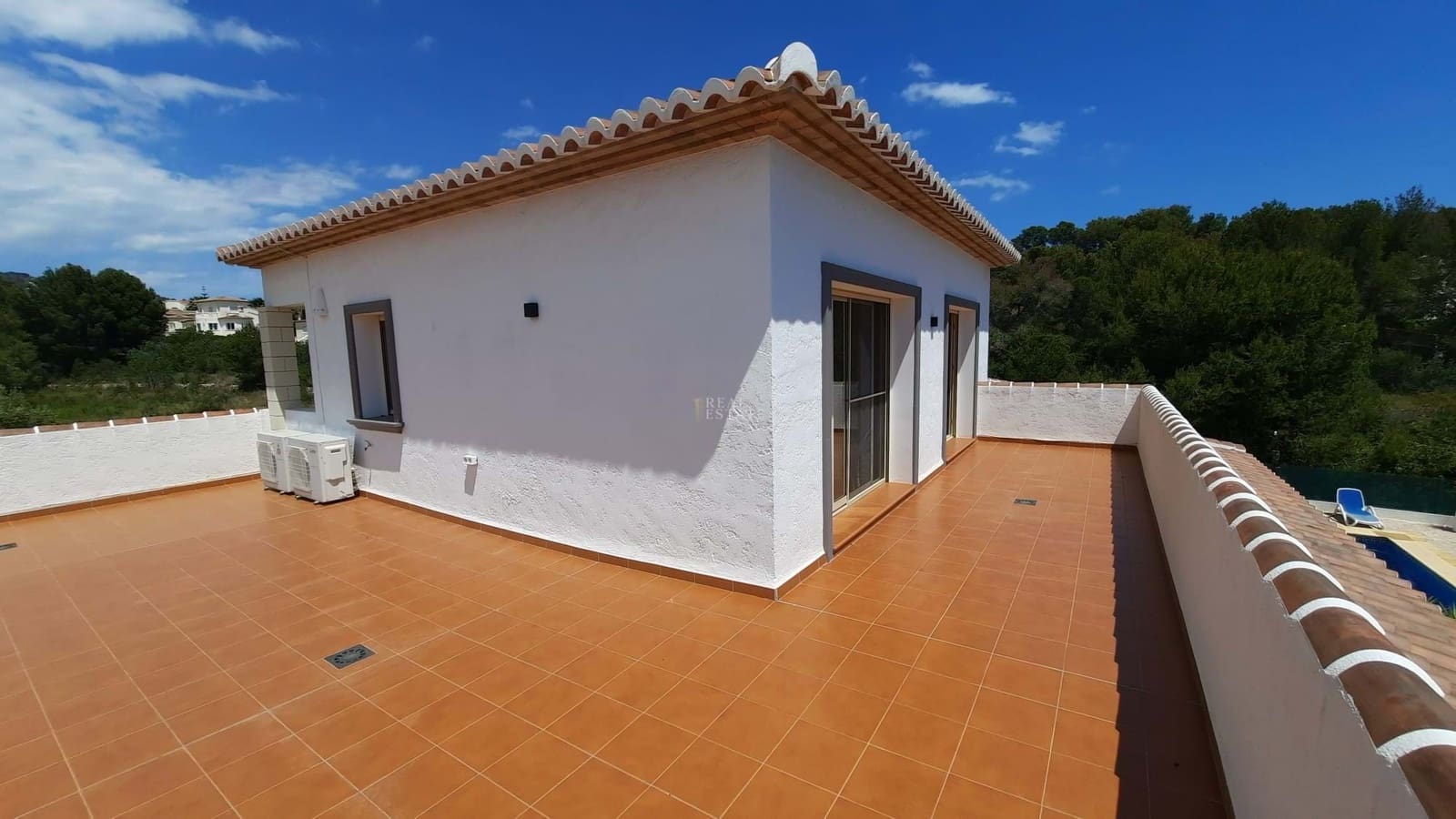 4 bedroom Villa for sale in Calpe / Calp with pool garage - € 899,500 (Ref: 8983821)