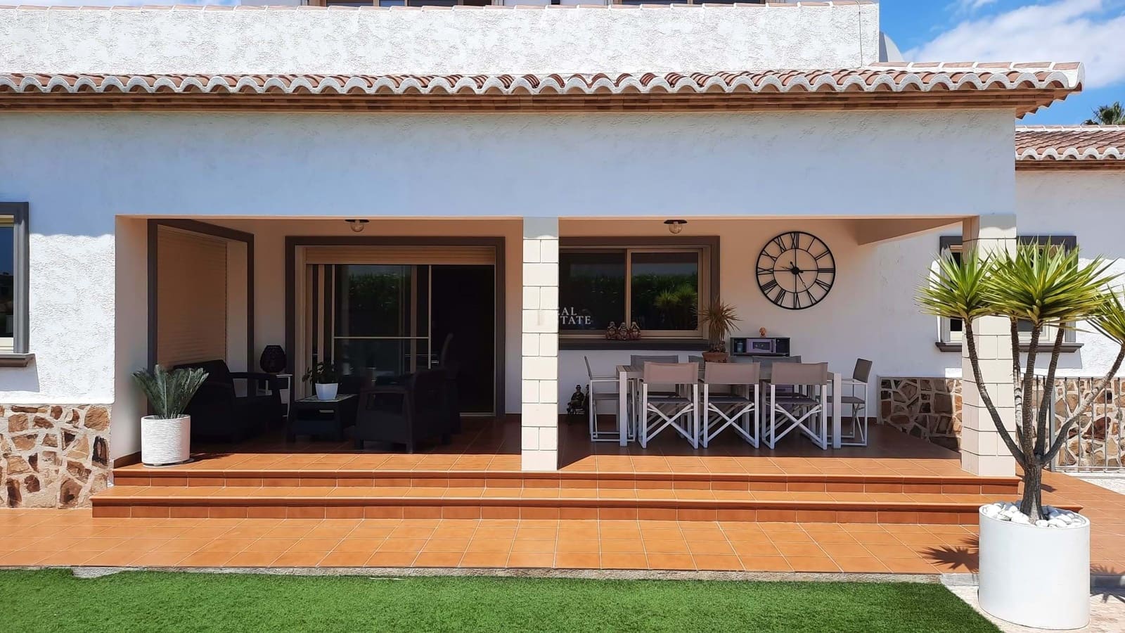 4 bedroom Villa for sale in Calpe / Calp with pool garage - € 899,500 (Ref: 8983821)