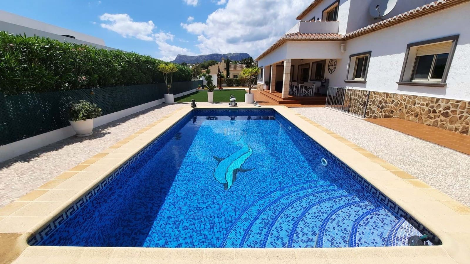 4 bedroom Villa for sale in Calpe / Calp with pool garage - € 899,500 (Ref: 8983821)