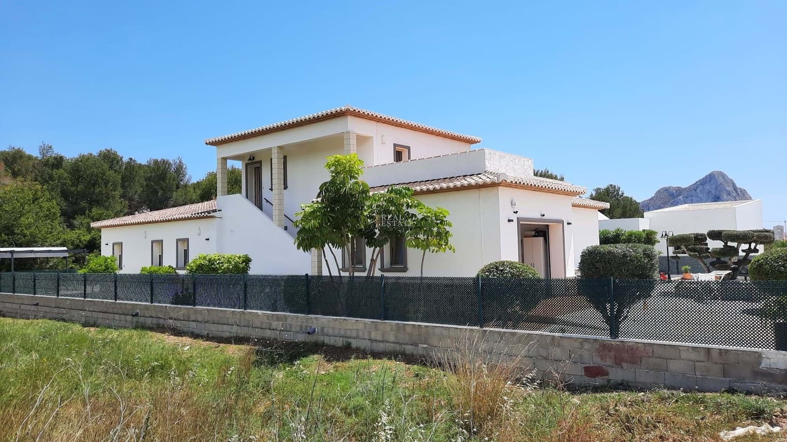 4 bedroom Villa for sale in Calpe / Calp with pool garage - € 899,500 (Ref: 8983821)