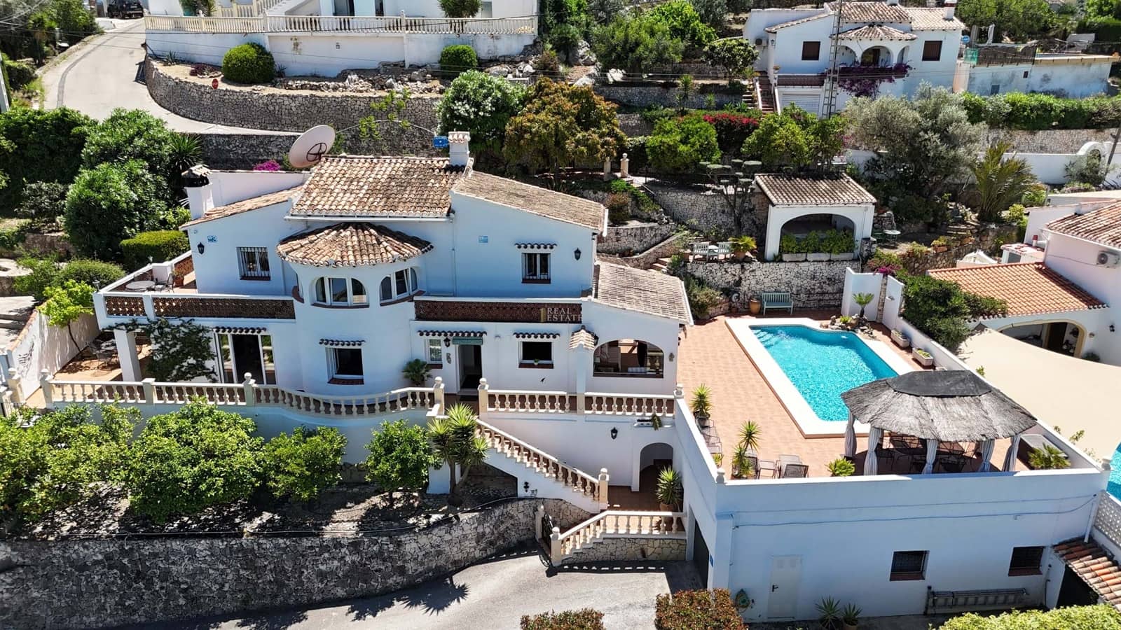 Chalet de 4 habitaciones en Orba en venta con piscina garaje - 599.950 € (Ref: 9000914)