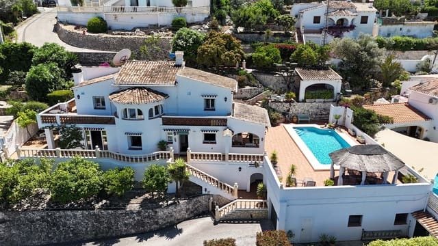 Chalet de 4 habitaciones en Orba en venta con piscina garaje - 599.950 € (Ref: 9000914)