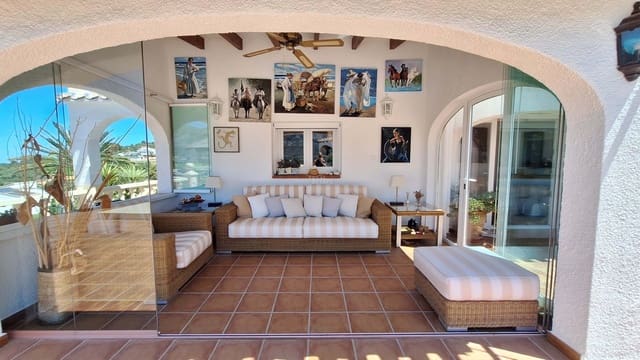 Chalet de 4 habitaciones en Orba en venta con piscina garaje - 599.950 € (Ref: 9000914)