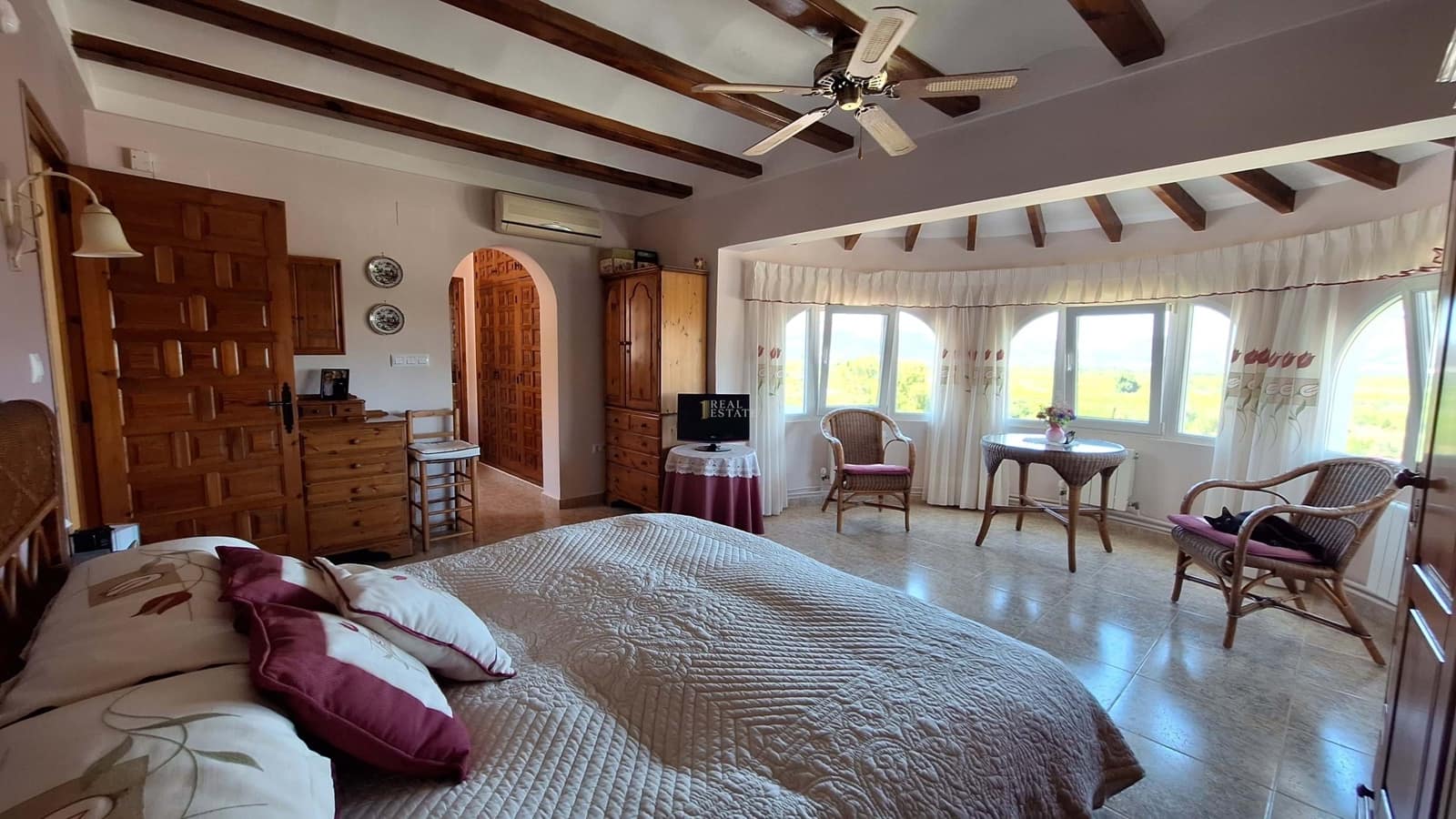 Chalet de 4 habitaciones en Orba en venta con piscina garaje - 599.950 € (Ref: 9000914)